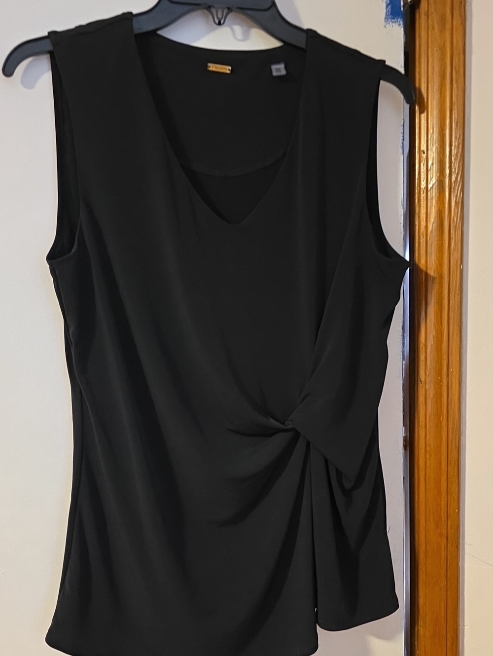 Tahari Black Sleeveless Twist-Front Tank